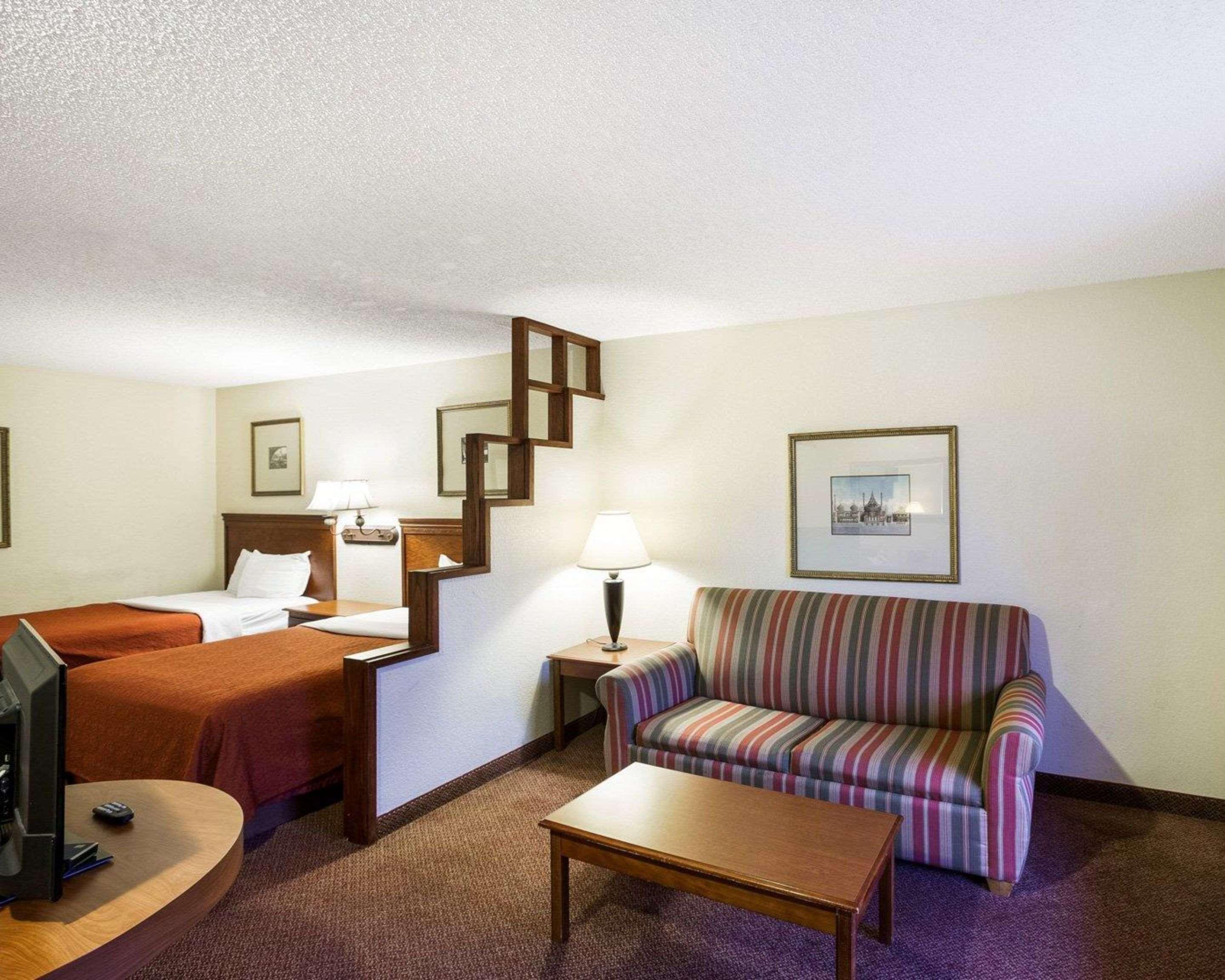 Rodeway Inn & Suites South Of Fiesta Park San Antonio Eksteriør billede