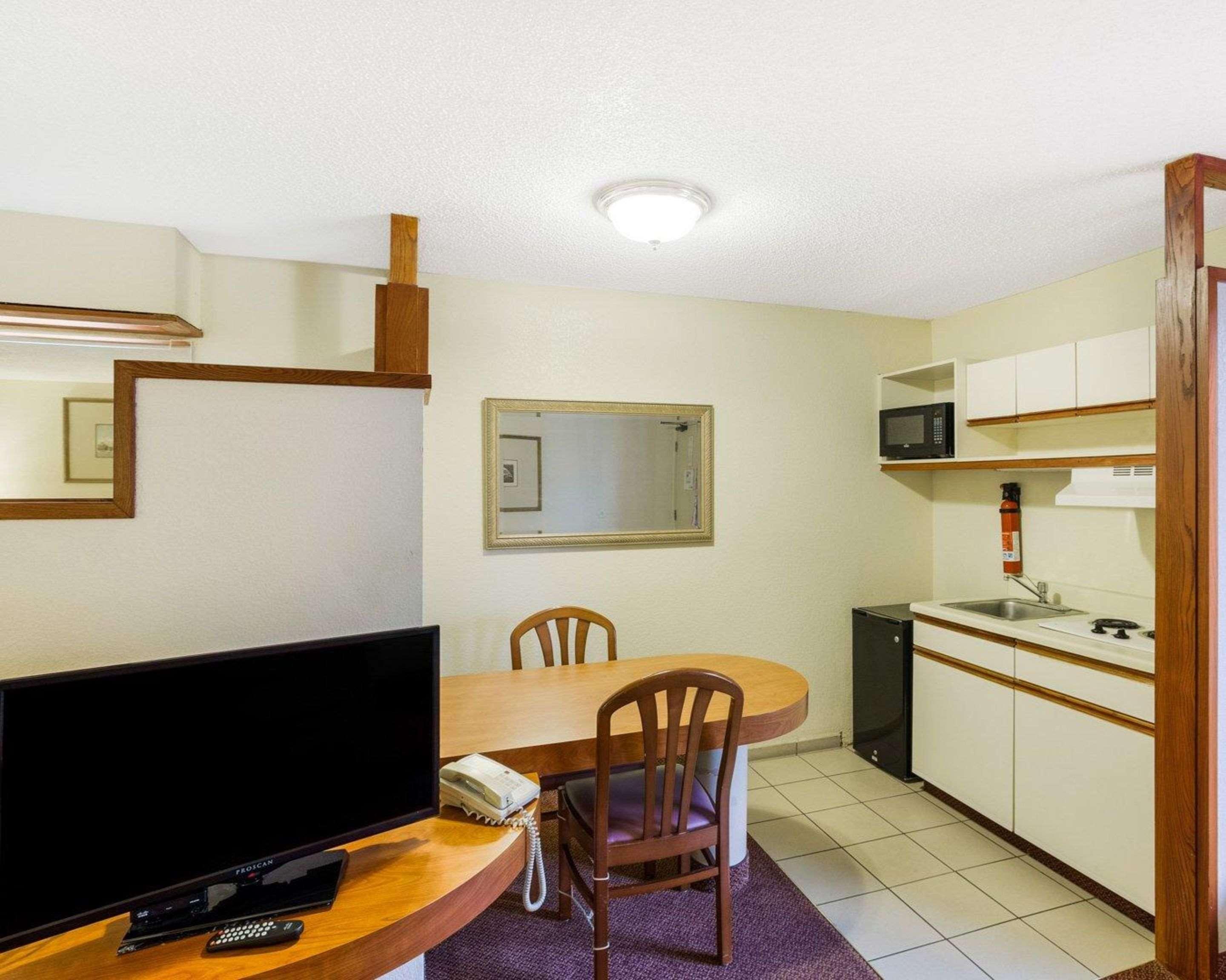Rodeway Inn & Suites South Of Fiesta Park San Antonio Eksteriør billede