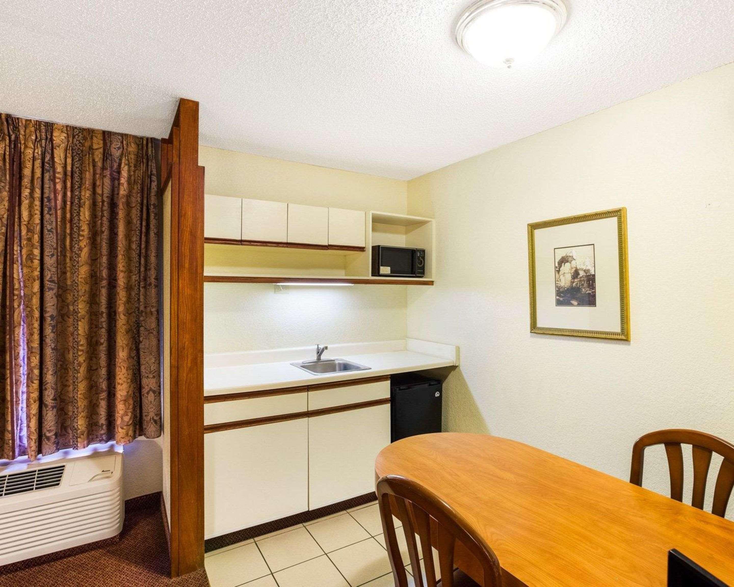 Rodeway Inn & Suites South Of Fiesta Park San Antonio Eksteriør billede