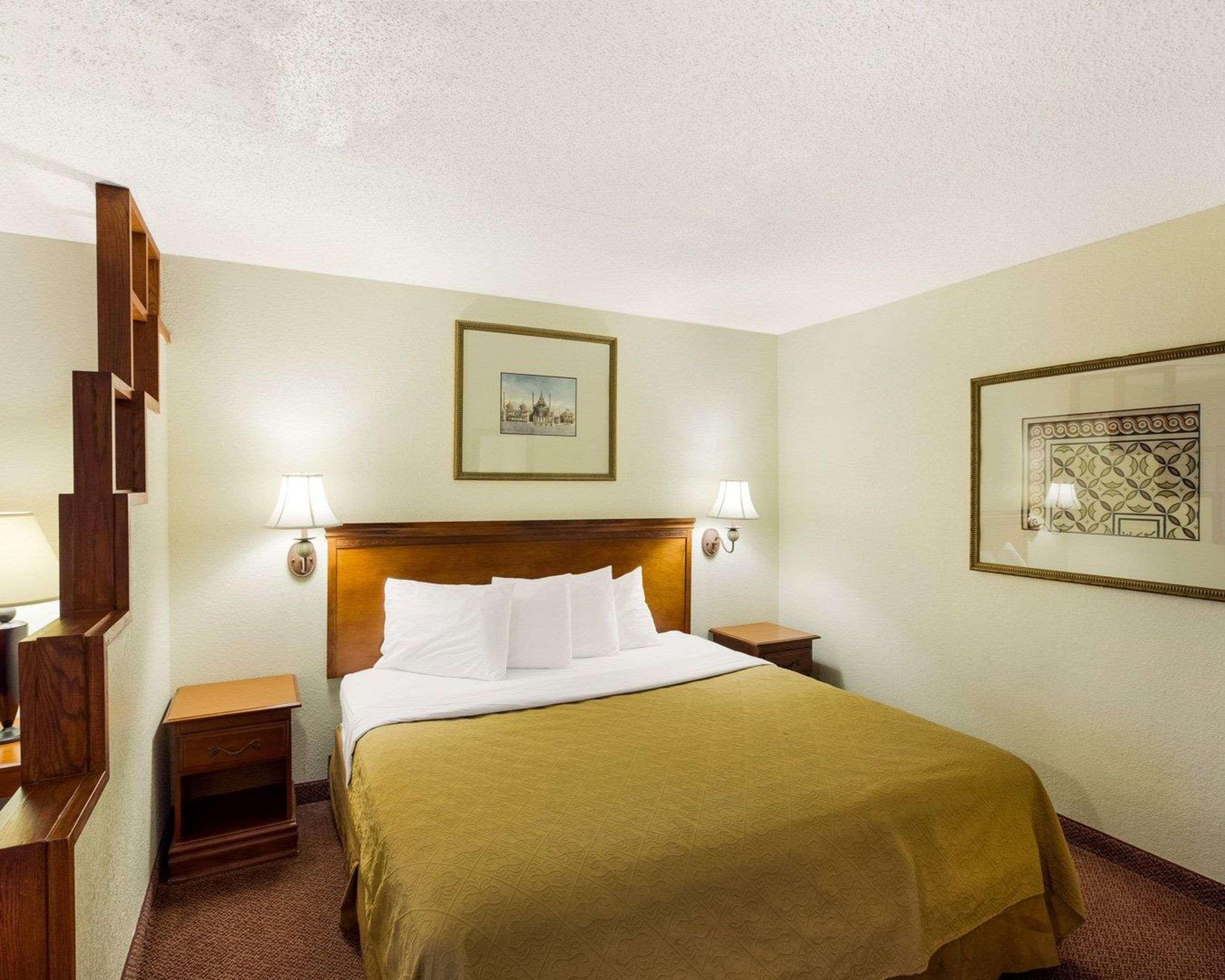 Rodeway Inn & Suites South Of Fiesta Park San Antonio Eksteriør billede