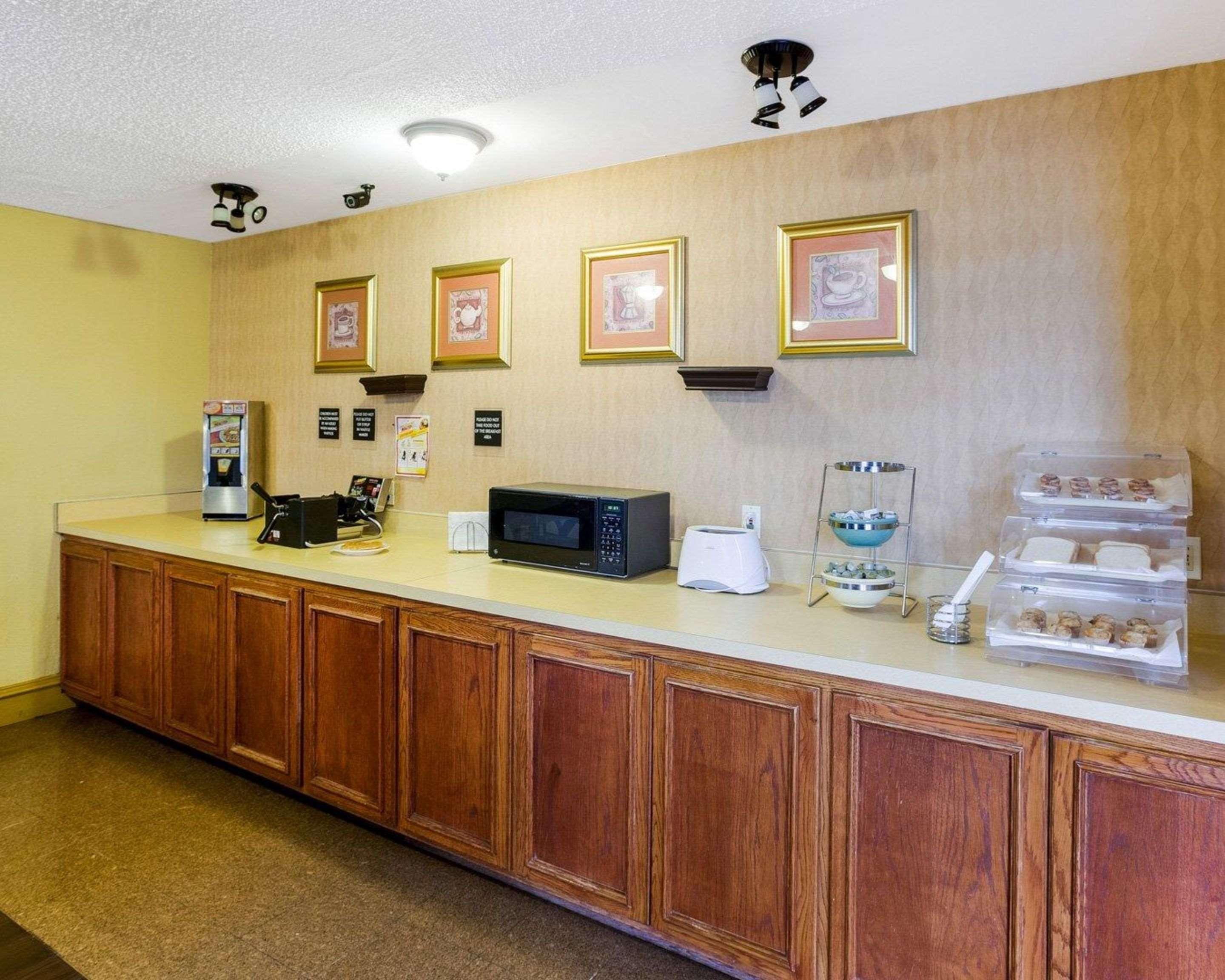 Rodeway Inn & Suites South Of Fiesta Park San Antonio Eksteriør billede